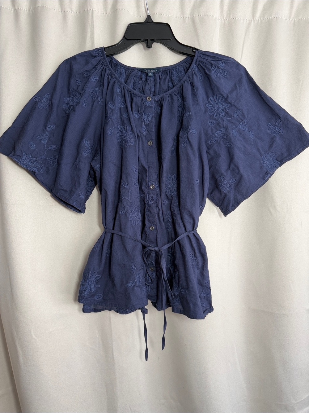 Lucky Brand Women’s Navy Blue Floral Embroidered Babydoll Button Down Top Medium